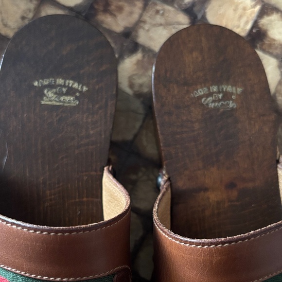 Gucci vintage 1978 Brown Leather Slide Sandals with Green and Red Accents - Picture 5 of 8